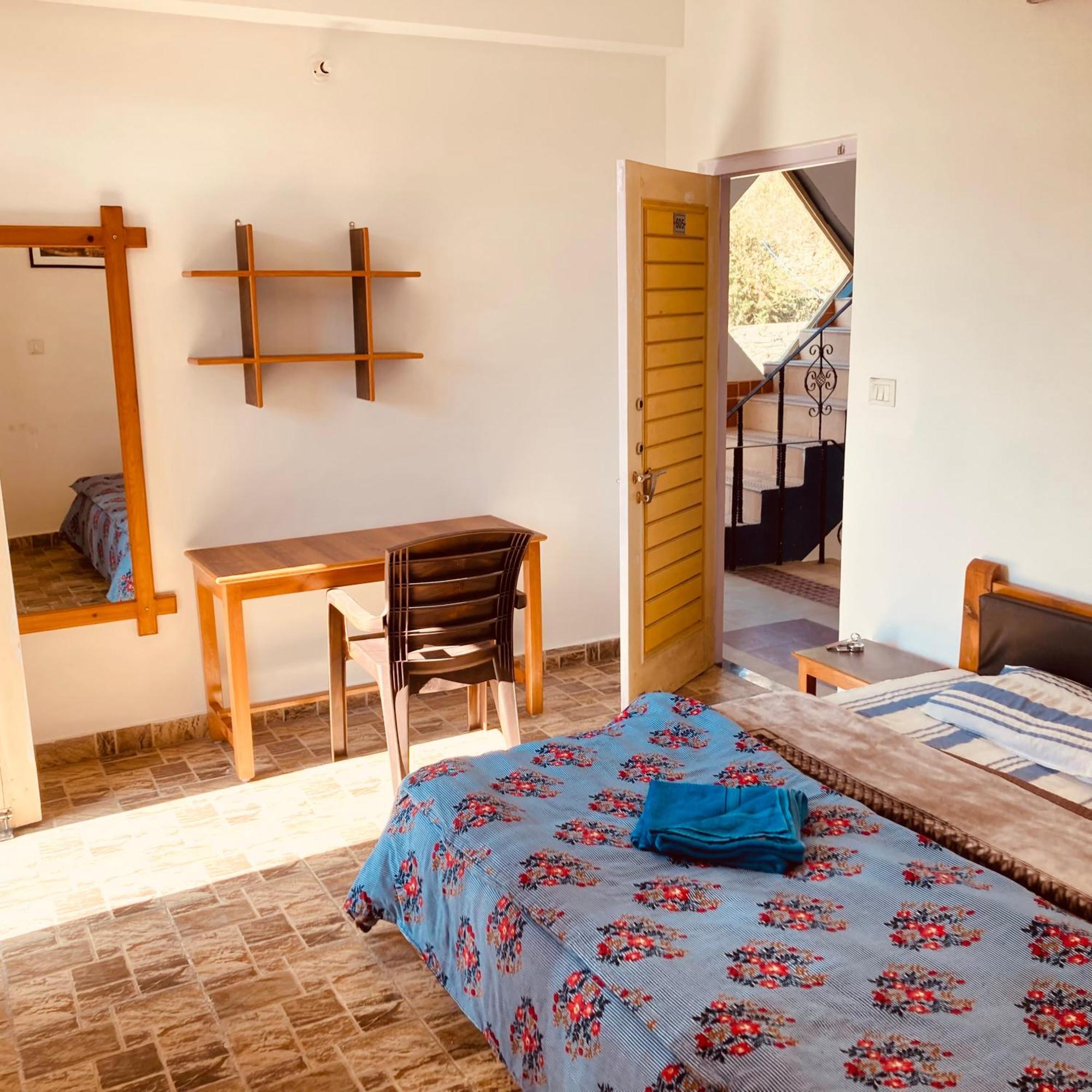 Oasis Guest House Bhagsu D'Shala Dharamshala Exteriör bild