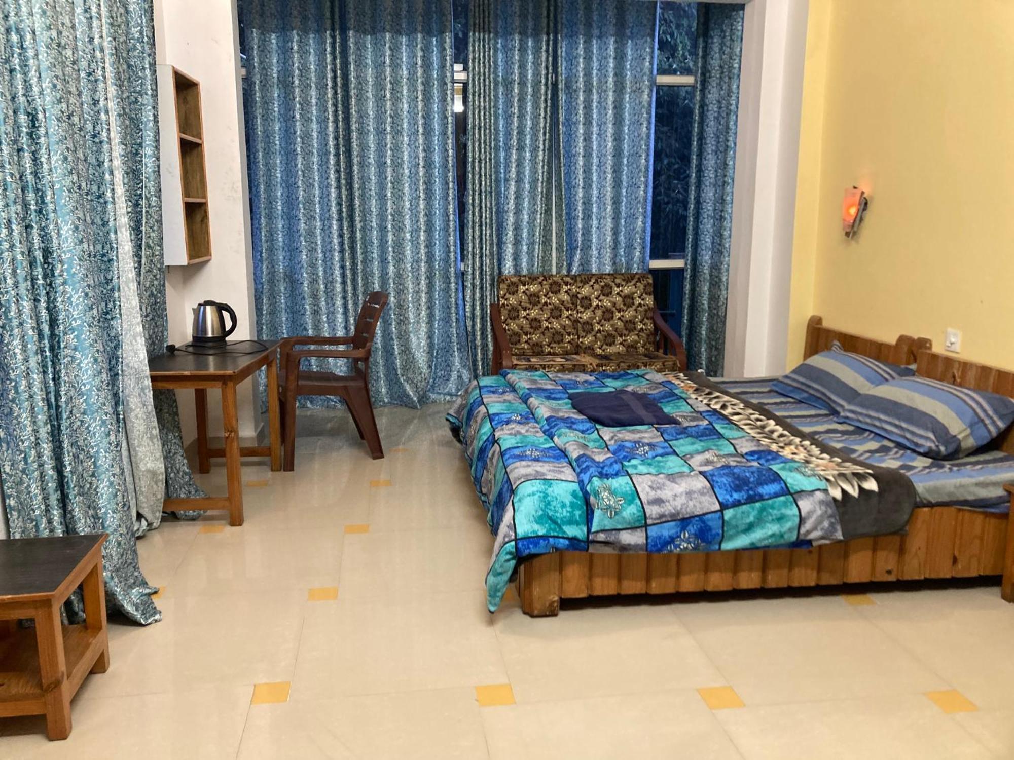 Oasis Guest House Bhagsu D'Shala Dharamshala Exteriör bild