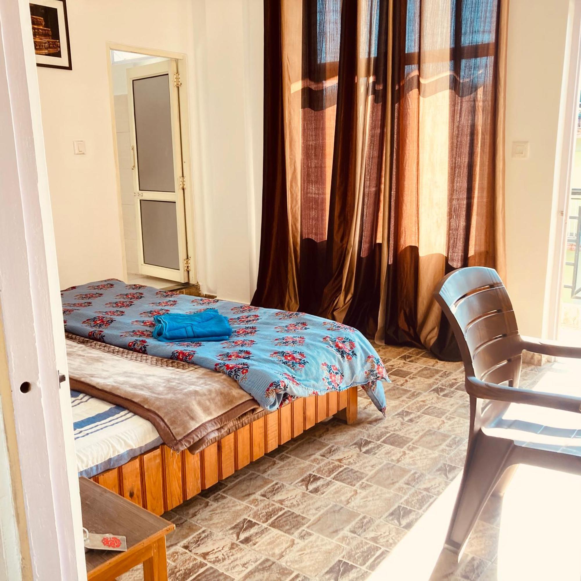 Oasis Guest House Bhagsu D'Shala Dharamshala Exteriör bild