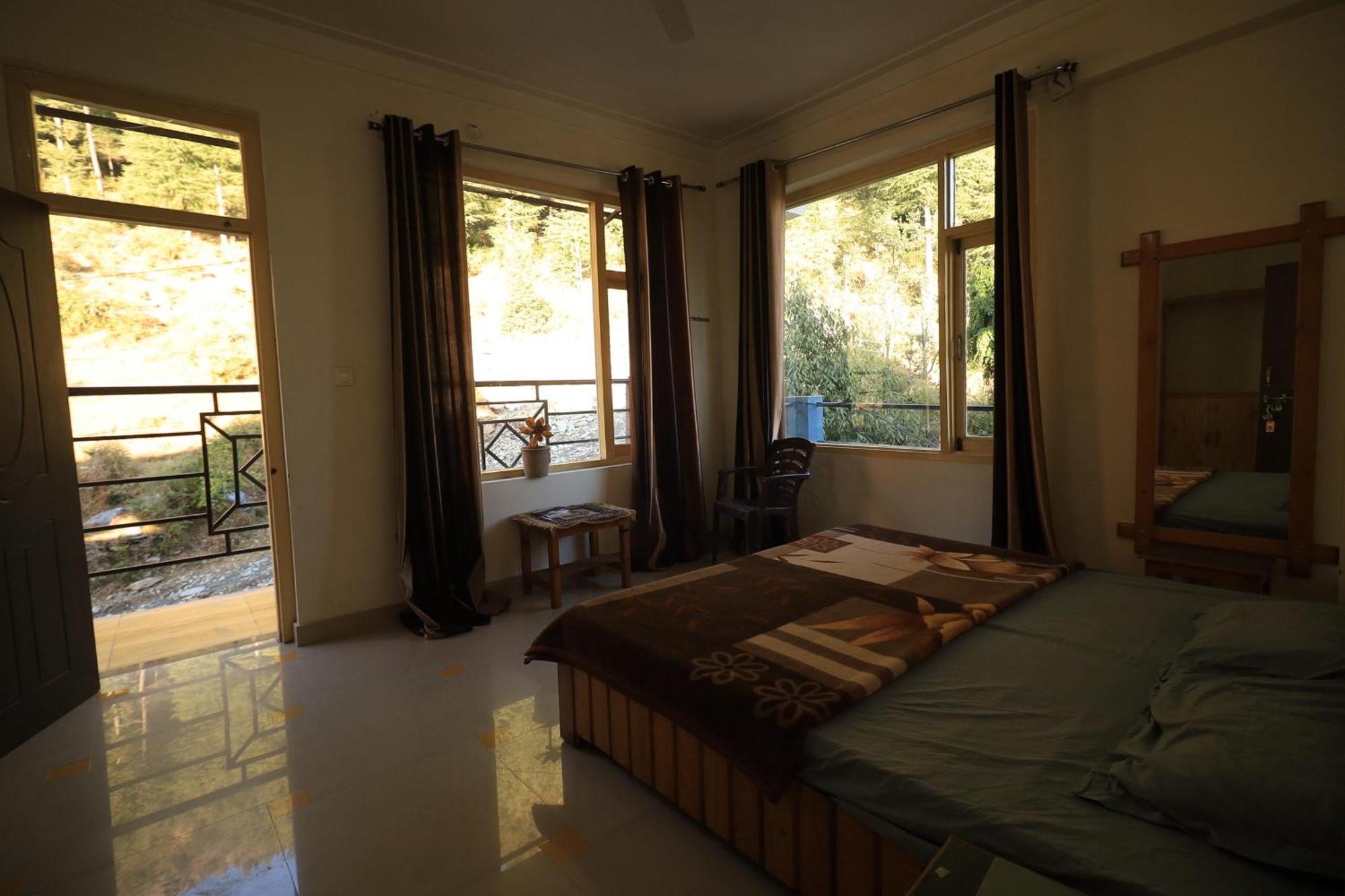 Oasis Guest House Bhagsu D'Shala Dharamshala Exteriör bild