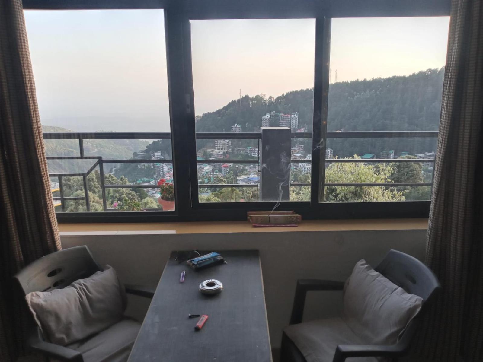 Oasis Guest House Bhagsu D'Shala Dharamshala Exteriör bild