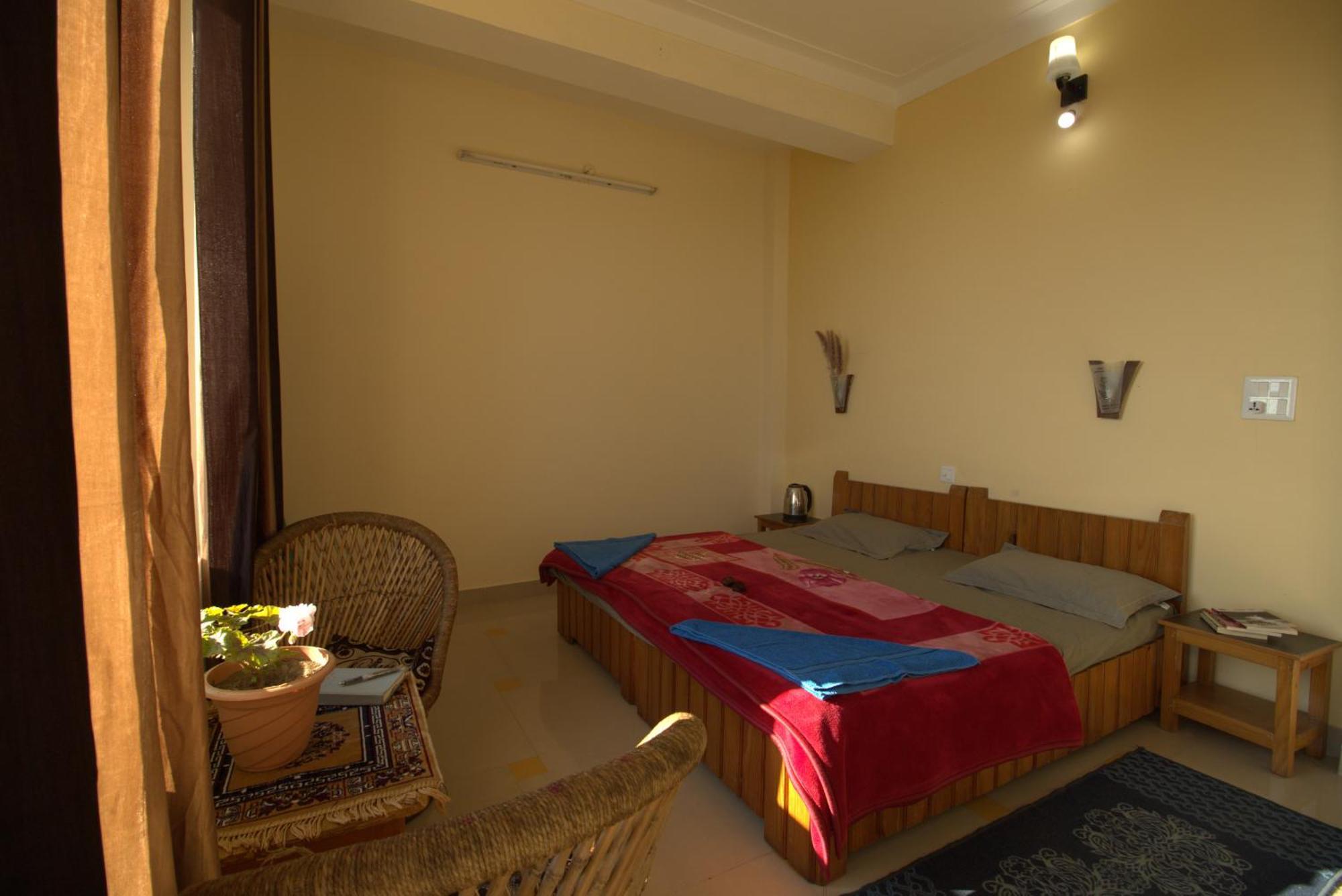 Oasis Guest House Bhagsu D'Shala Dharamshala Exteriör bild