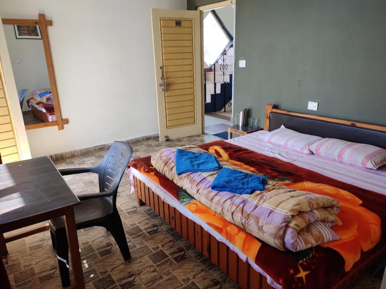 Oasis Guest House Bhagsu D'Shala Dharamshala Exteriör bild