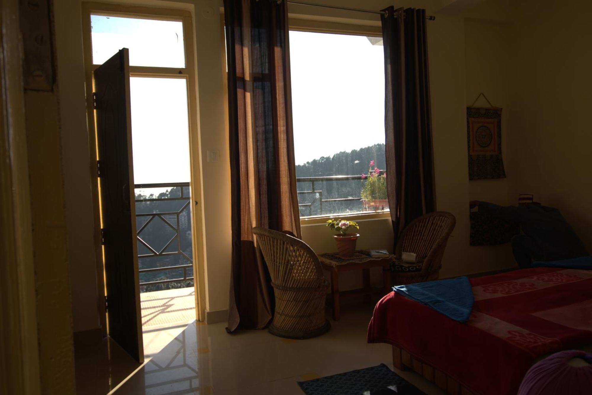Oasis Guest House Bhagsu D'Shala Dharamshala Exteriör bild