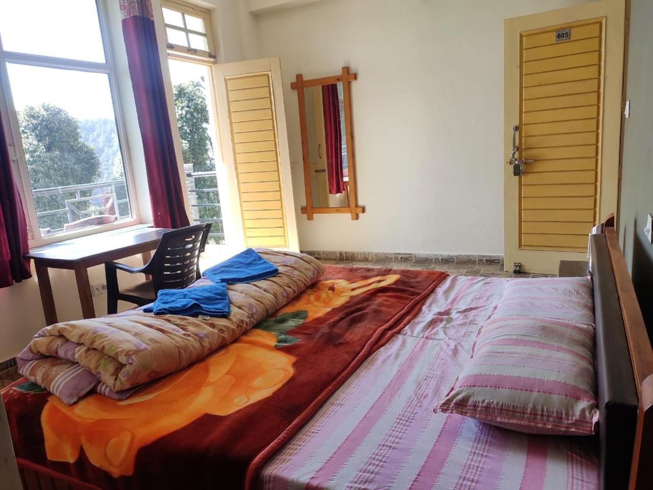 Oasis Guest House Bhagsu D'Shala Dharamshala Exteriör bild