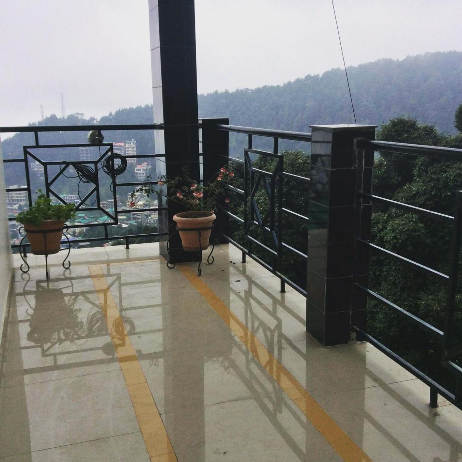 Oasis Guest House Bhagsu D'Shala Dharamshala Exteriör bild