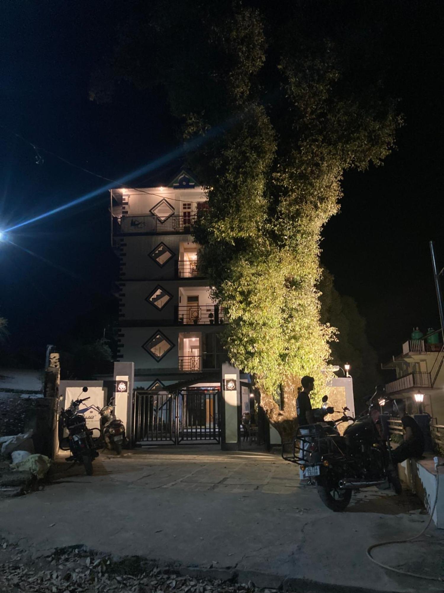 Oasis Guest House Bhagsu D'Shala Dharamshala Exteriör bild