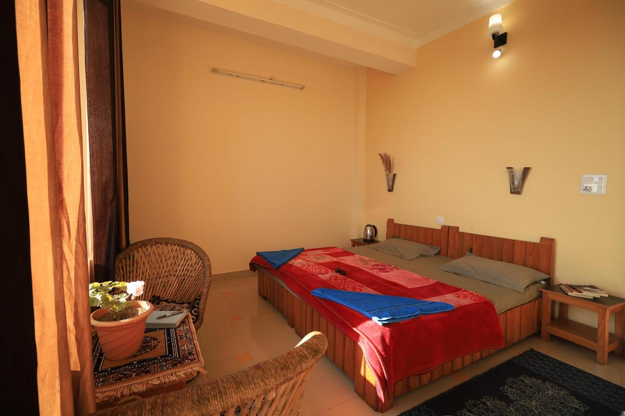 Oasis Guest House Bhagsu D'Shala Dharamshala Exteriör bild